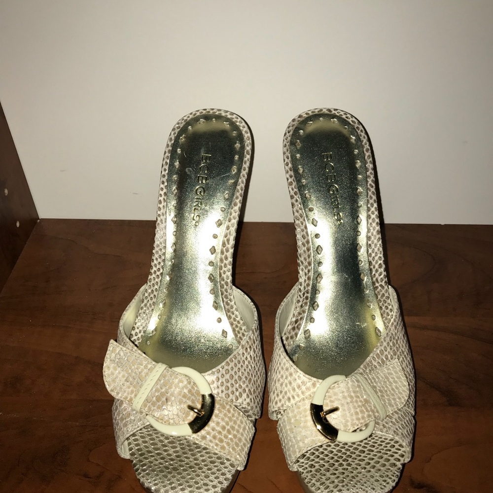 Sandal - Picture 2 of 3